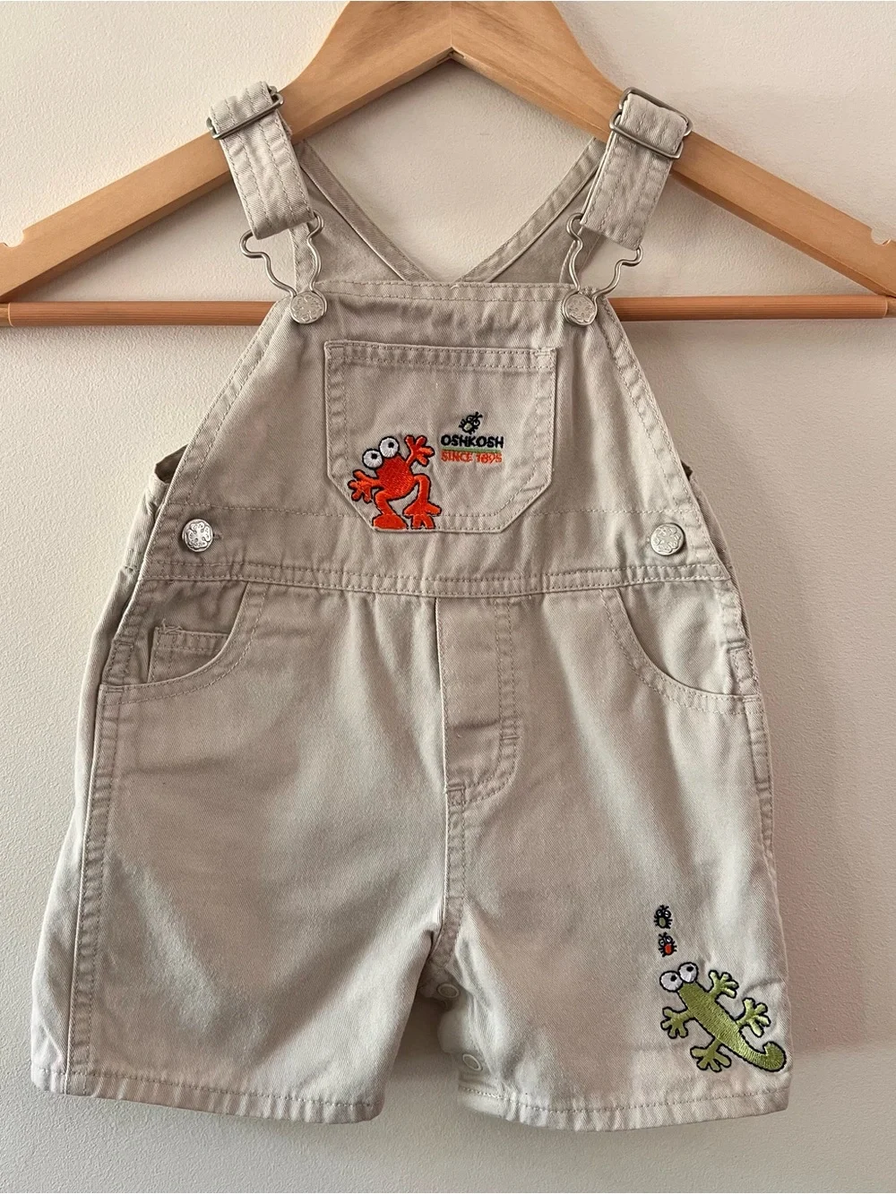 Baby OshKosh B'gosh Beige Shortall Overalls Embroiderd lizard bugs 6-9mos EUC
